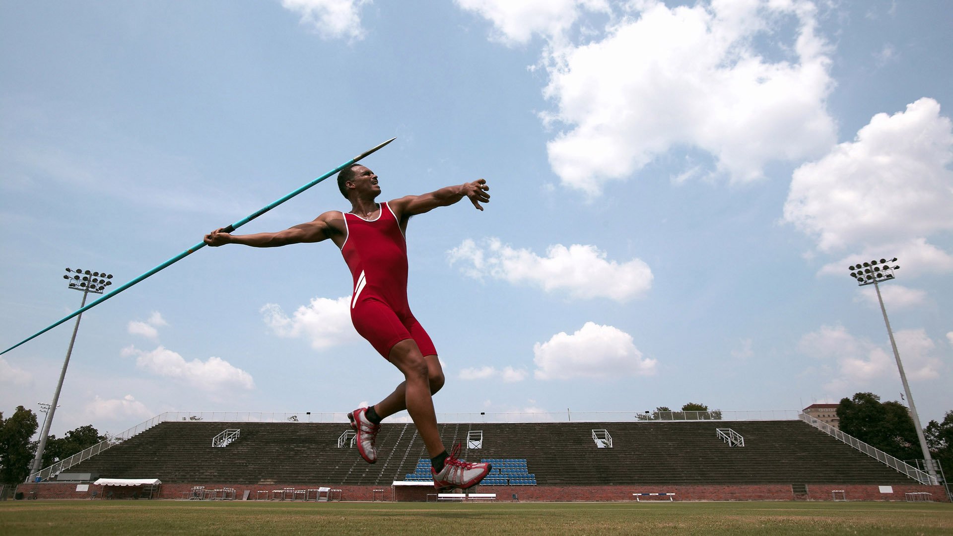 体育场馆夜间开放试点吸引市民健身，体育馆几点关灯